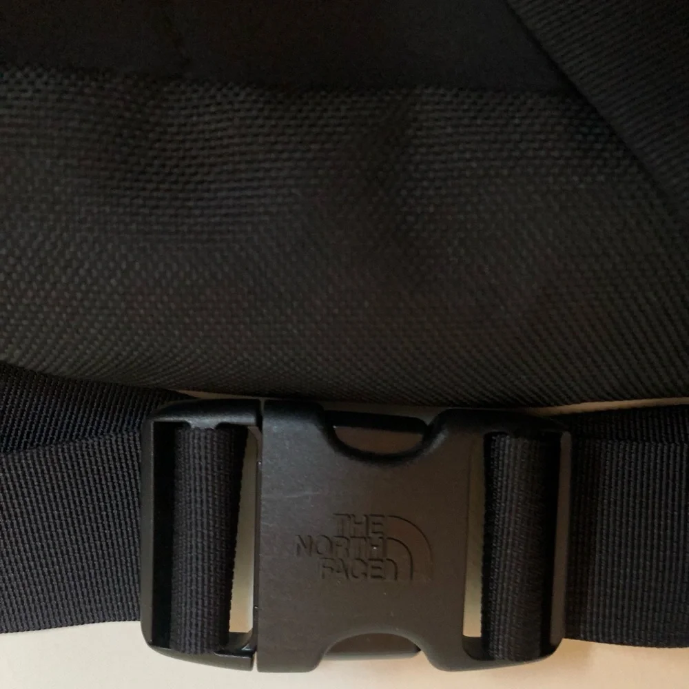 The North Face Kanga Fanny Pouch Black 2 bottle holders 2 zippered compartments - Picture 6 of 6